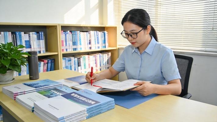 輔導員辦公場(chǎng)景